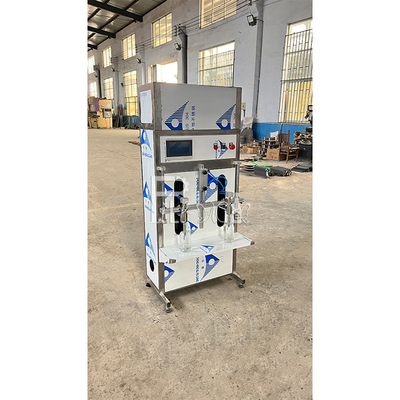 Máquina de llenado de botellas líquidas lineales semiautomáticas Aceite esencial de agua mineral proveedor