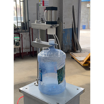 Botella plástica automática 3 galones 5 galones equipo de la máquina del agua embotellada de 20 litros que capsula para la máquina de rellenar del galón proveedor