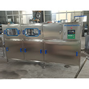 cubo llano 100BPH de 5m m embotelladora del agua de 5 galones proveedor