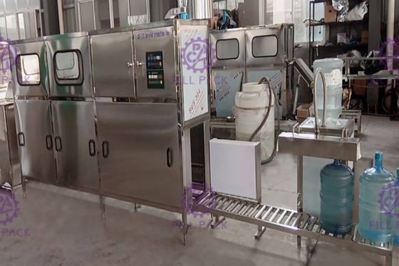 Un camino 120 BPH máquina de rellenar del agua de 5 galones proveedor