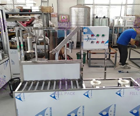 Máquina de rellenar del galón de 80BPH 20L semi automática proveedor