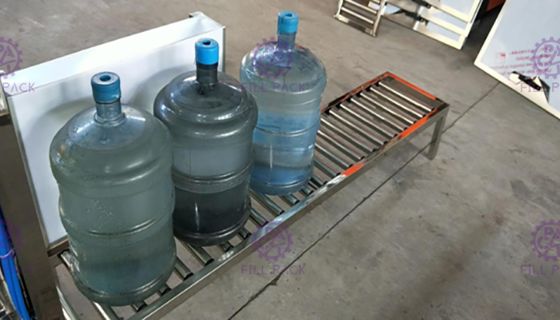 Materiales consumibles de la planta de agua del galón del transportador de rodillo para la cadena de producción de la botella del galón proveedor