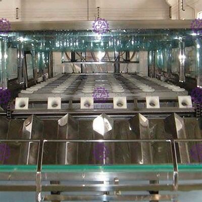 Máquina de rellenar del galón eléctrico 1500BPH con el levantador del casquillo proveedor