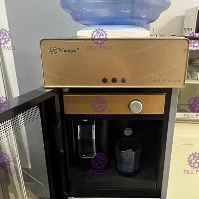 Piso que coloca el dispensador eléctrico frío caliente del agua potable 220v con el esterilizador ultravioleta proveedor