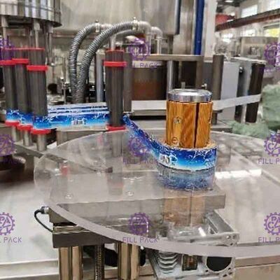 Aplicador caliente de la etiqueta del equipo de la máquina de etiquetado del derretimiento del pegamento de OPP del rotulador rotatorio de la botella para la fábrica plástica del agua de botella proveedor