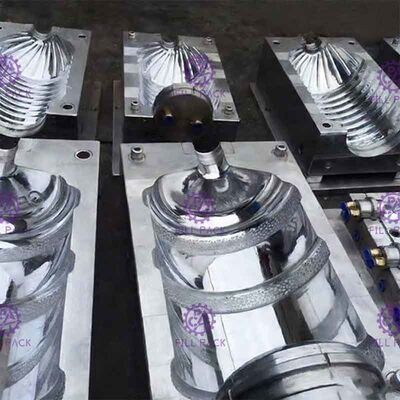 Una máquina plástica de la fabricación de la botella del calentador 120BPH proveedor