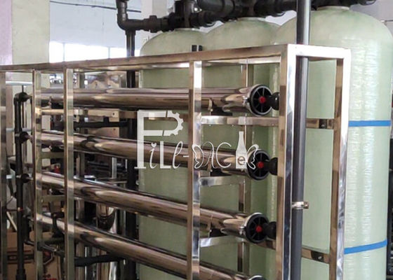Planta del RO del agua potable 2000 LPH con el esterilizador ULTRAVIOLETA proveedor