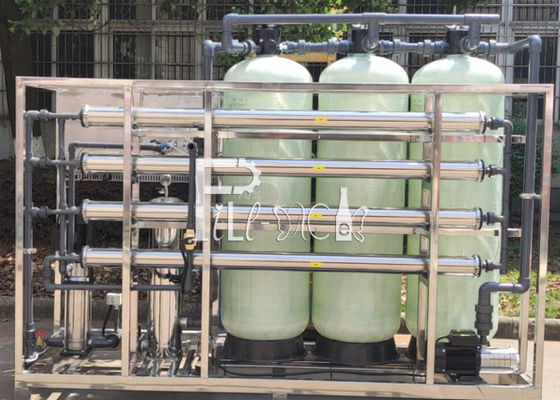 Planta del RO del agua potable 2000 LPH con el esterilizador ULTRAVIOLETA proveedor