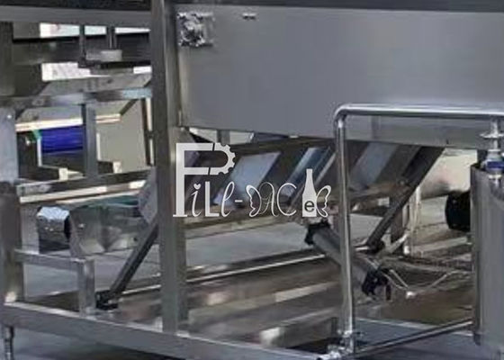 4600*2000*1800m m L tipo máquina de embotellado de 5 galones proveedor