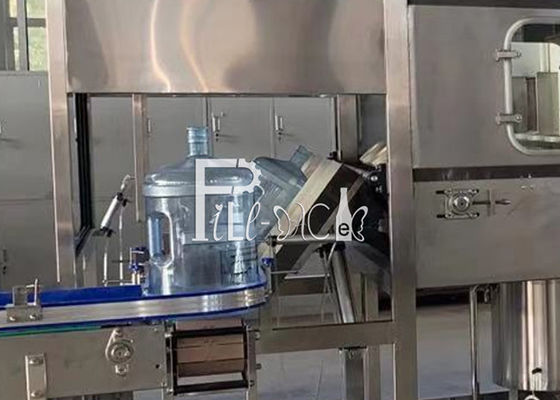 4600*2000*1800m m L tipo máquina de embotellado de 5 galones proveedor