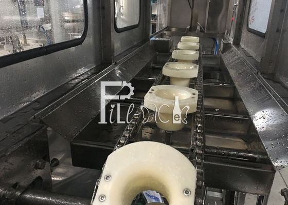Agua potable máquina de rellenar de 5 galones con el transportador de Rollor proveedor