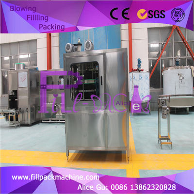 Línea automática completa 600BPH cuatro máquina de rellenar del galón de Monoblock con la válvula de desbordamiento proveedor