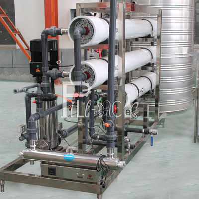 Válvula auto de la operación Sus304 que bebe la máquina del tratamiento de aguas del Ro 4000lph proveedor
