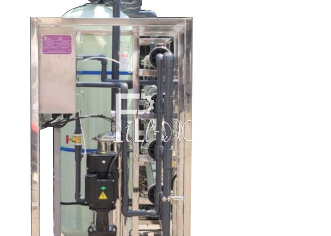 Planta del RO del agua potable 2000 LPH con el esterilizador ULTRAVIOLETA proveedor