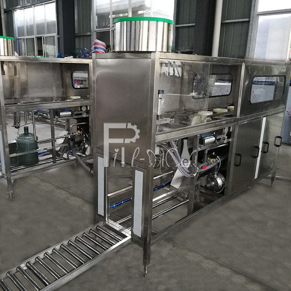 El transportador de rodillo hizo salir la máquina de rellenar del agua del barril de 120 BPH proveedor